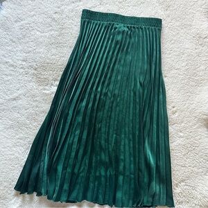 Max Studio Deep Green Pleated Satin Skirt